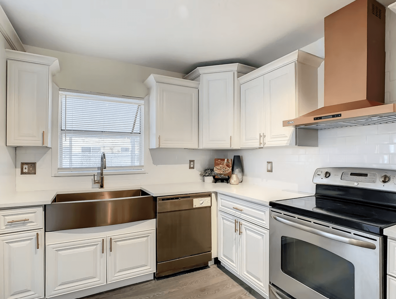 Pearl White Shaker Kitchen Cabinets