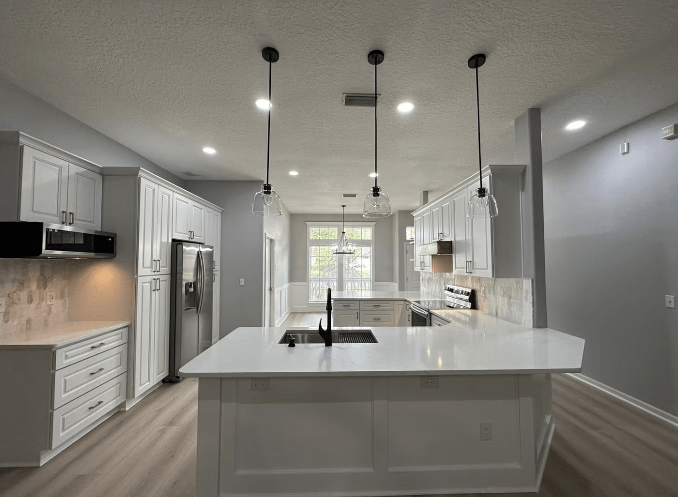Glacier White Kitchen Cabinets - Joplin, MO